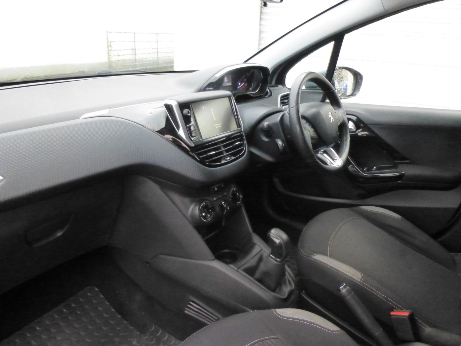 Used Peugeot 208 2016 for sale - 77766429: Photo 5
