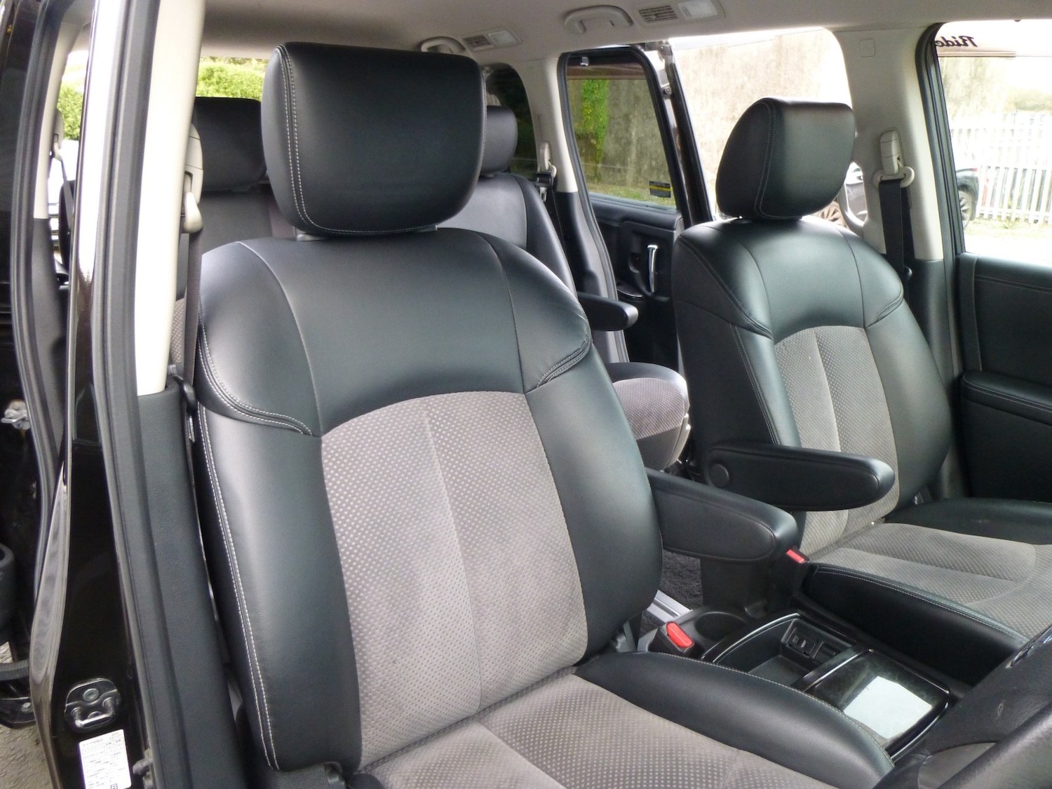 Used Nissan Elgrand 2021 for sale - 76257646: Photo 10