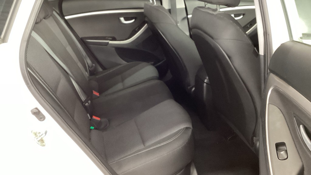 Used Hyundai i30 2014 for sale - 77836916: Photo 8