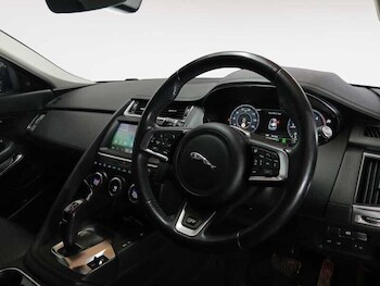 Used Jaguar E-Pace 2020 for sale - 77814420: Photo