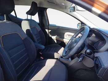 Used Dacia Sandero Stepway 2022 for sale - 77677408: Photo