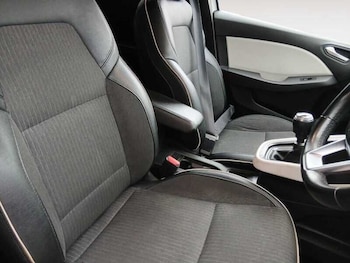 Used Renault Clio 2023 for sale - 78906075: Photo