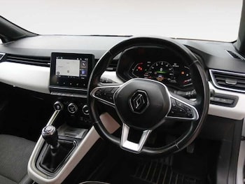 Used Renault Clio 2023 for sale - 78906075: Photo