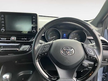 Used Toyota C-HR 2021 for sale - 78454887: Photo