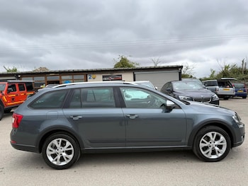Used Skoda Octavia 2015 for sale - 75572422: Photo