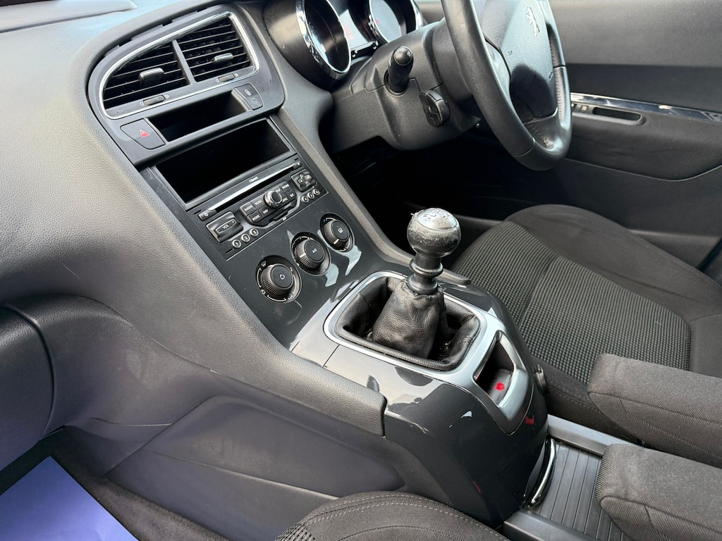 Used Peugeot 5008 2011 for sale - 76948674: Photo 23