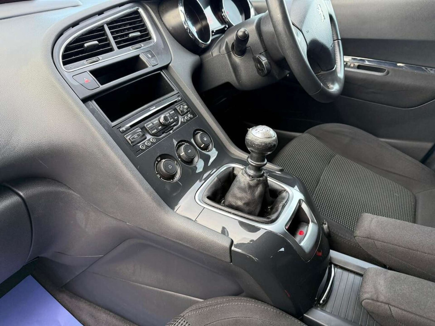 Used Peugeot 5008 2011 for sale - 77829888: Photo 23