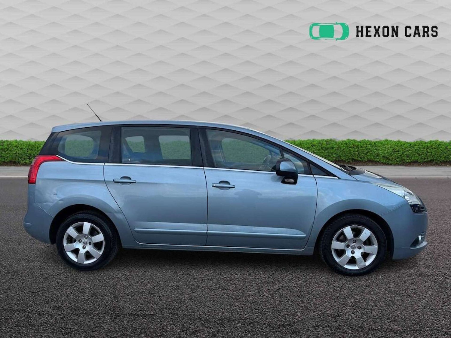 Used Peugeot 5008 2011 for sale - 77829888: Photo 3