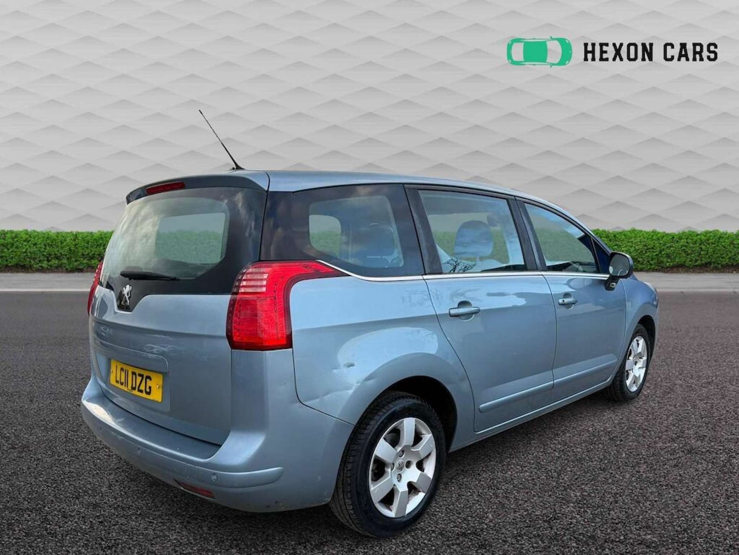 Used Peugeot 5008 2011 for sale - 77829888: Photo 5