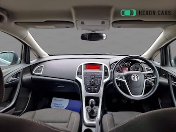 Used Vauxhall Astra 2015 for sale - 76276938: Photo 2