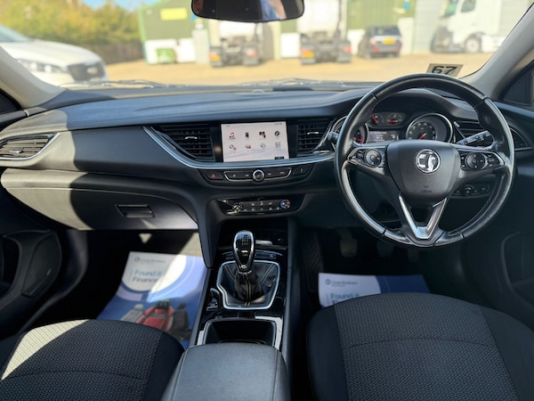 Used Vauxhall Insignia 2017 for sale - 75967423: Photo 2