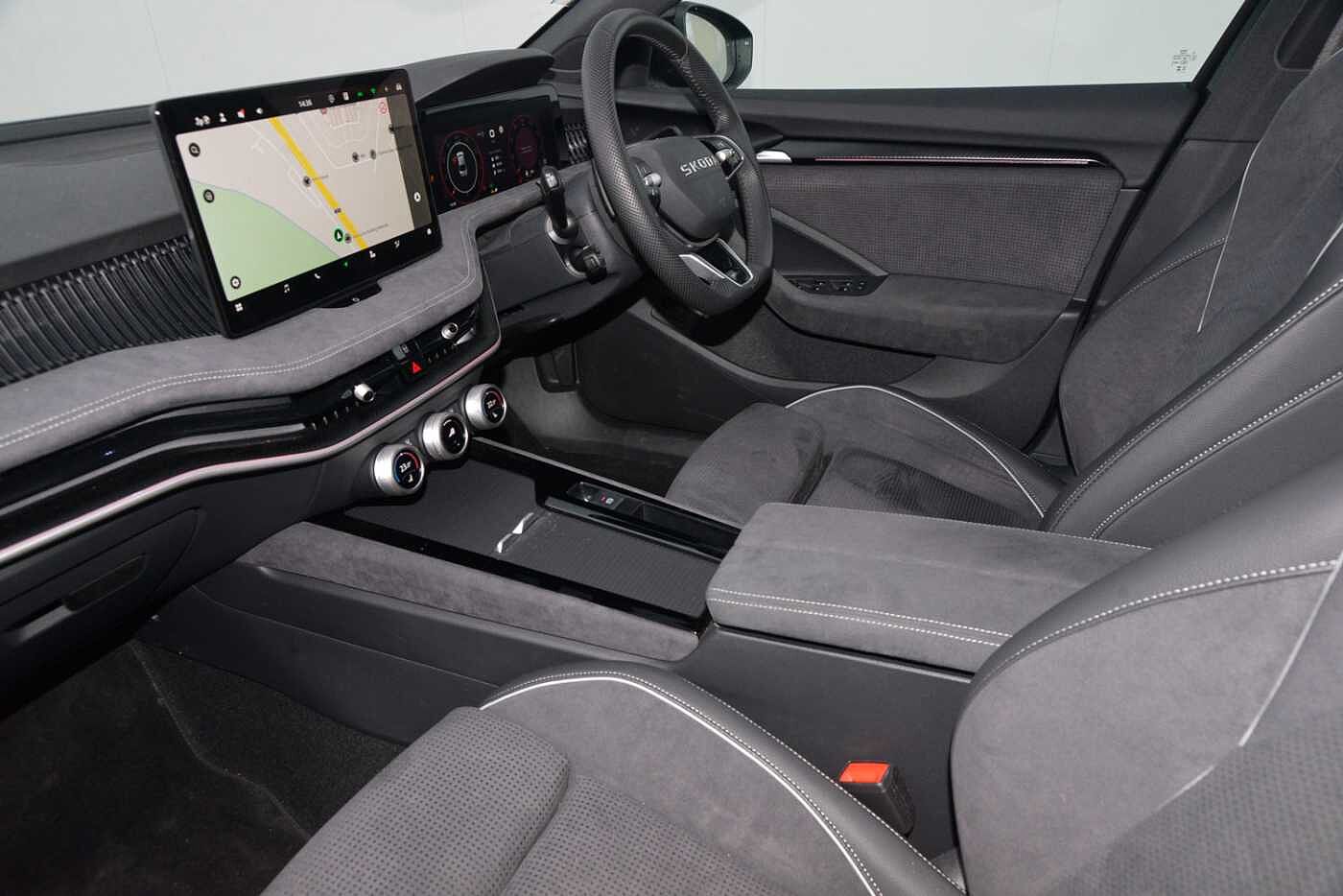 Used Skoda Superb 2025 for sale - 77653611: Photo 2