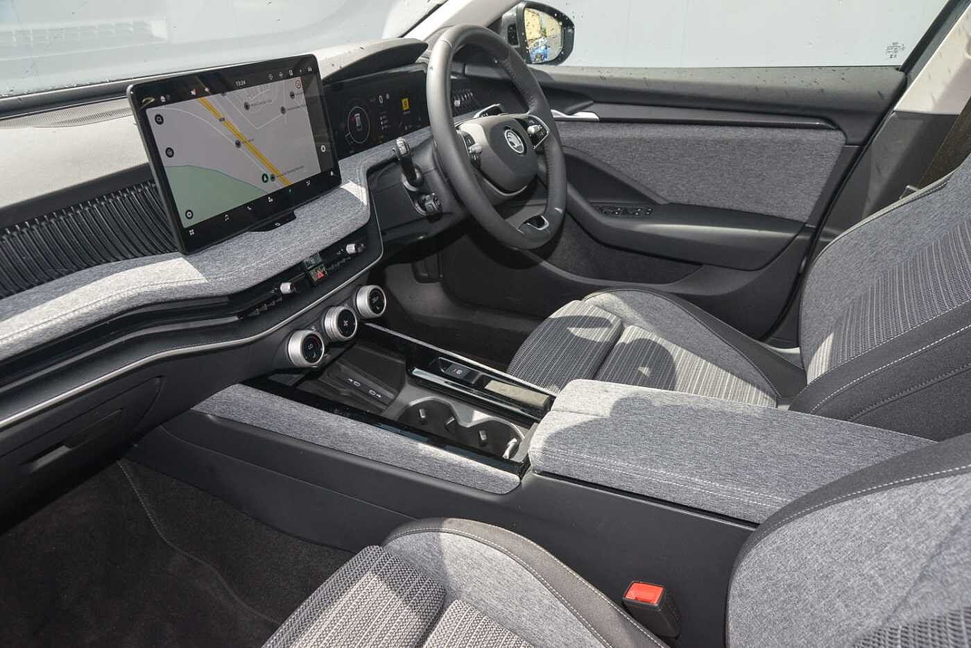 Used Skoda Superb 2024 for sale - 76677071: Photo 2