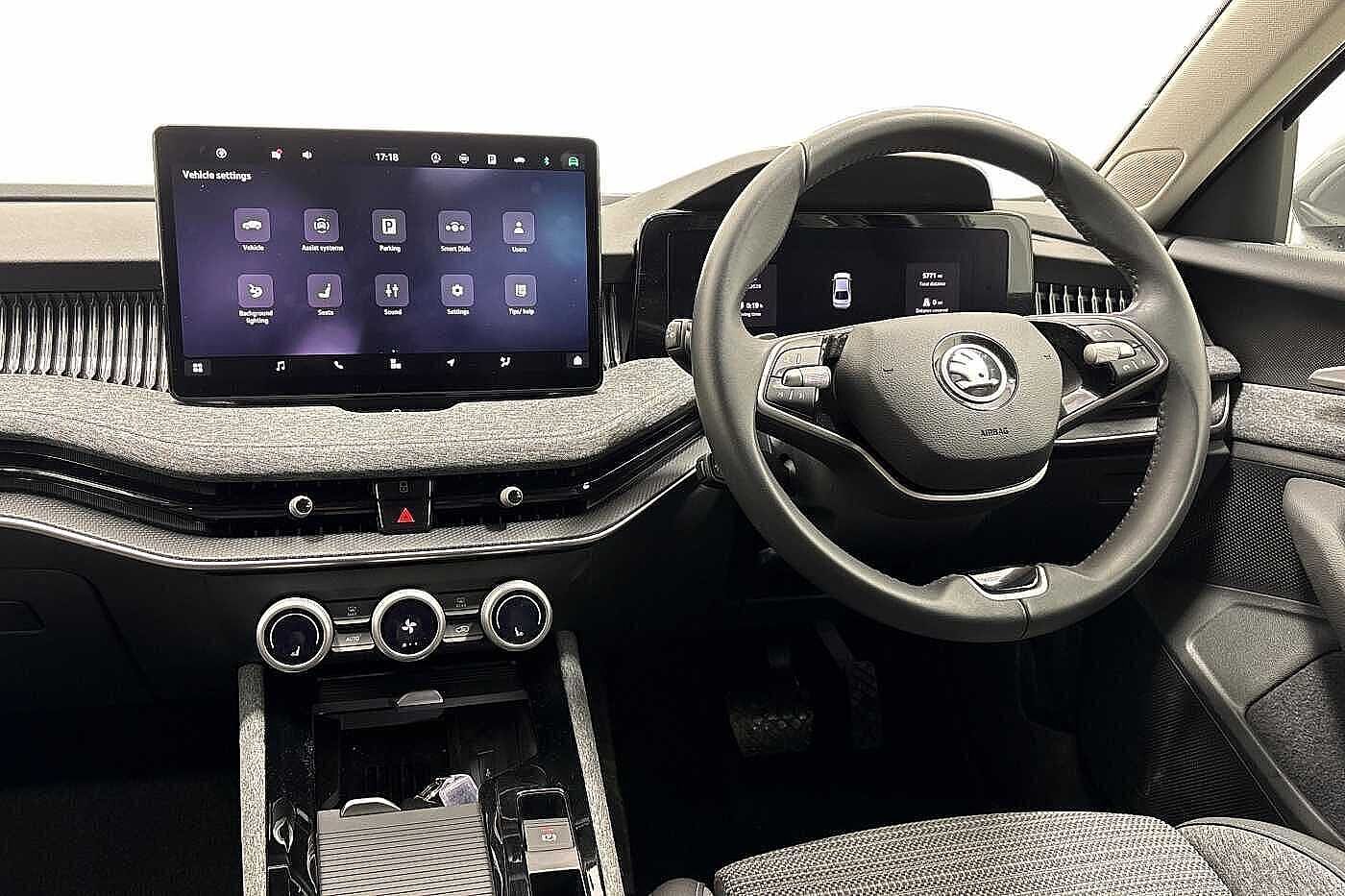 Used Skoda Superb 2024 for sale - 77334434: Photo 2