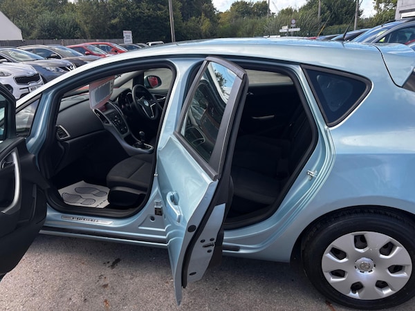 Used Vauxhall Astra 2010 for sale - 75378388: Photo 5
