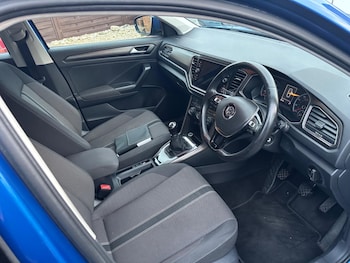 Used Volkswagen T-Roc 2018 for sale - 74874858: Photo