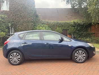 Used Vauxhall Astra 2010 for sale - 76101065: Photo