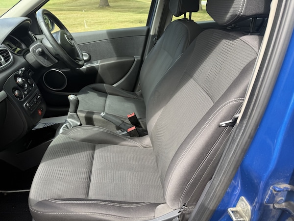 Used Renault Clio 2010 for sale - 76257699: Photo 10