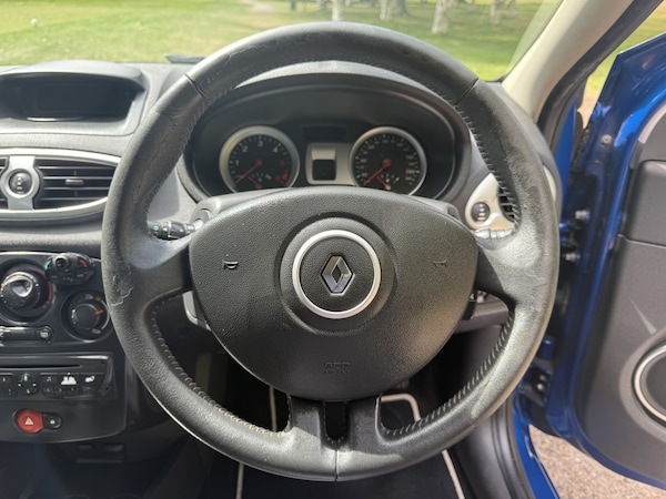 Used Renault Clio 2010 for sale - 76257699: Photo 15