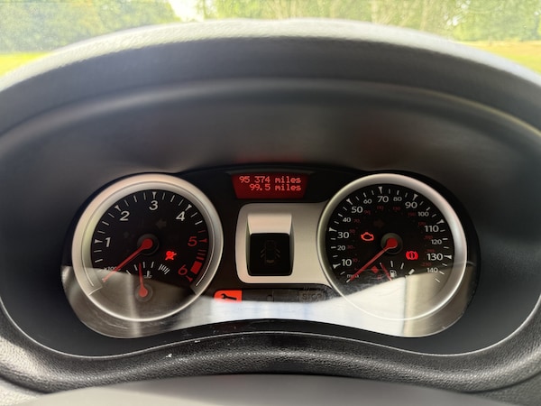 Used Renault Clio 2010 for sale - 76257699: Photo 16