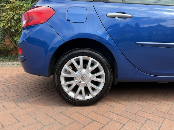 Used Renault Clio 2010 for sale - 76257699: Photo 19