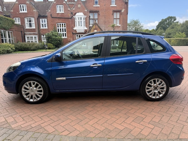 Used Renault Clio 2010 for sale - 76257699: Photo 4