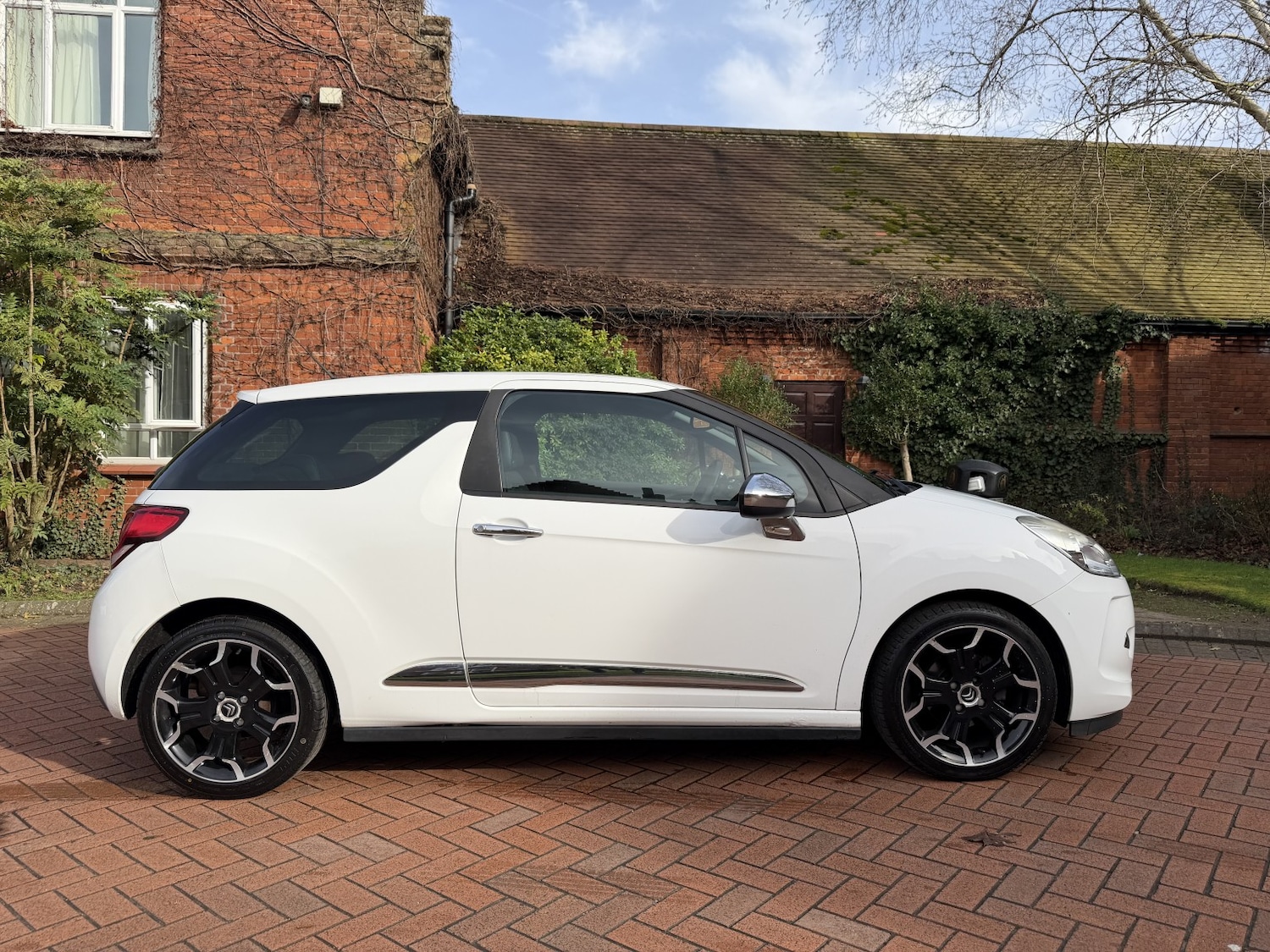 Used Citroen DS3 2010 for sale - 77632464: Photo 4