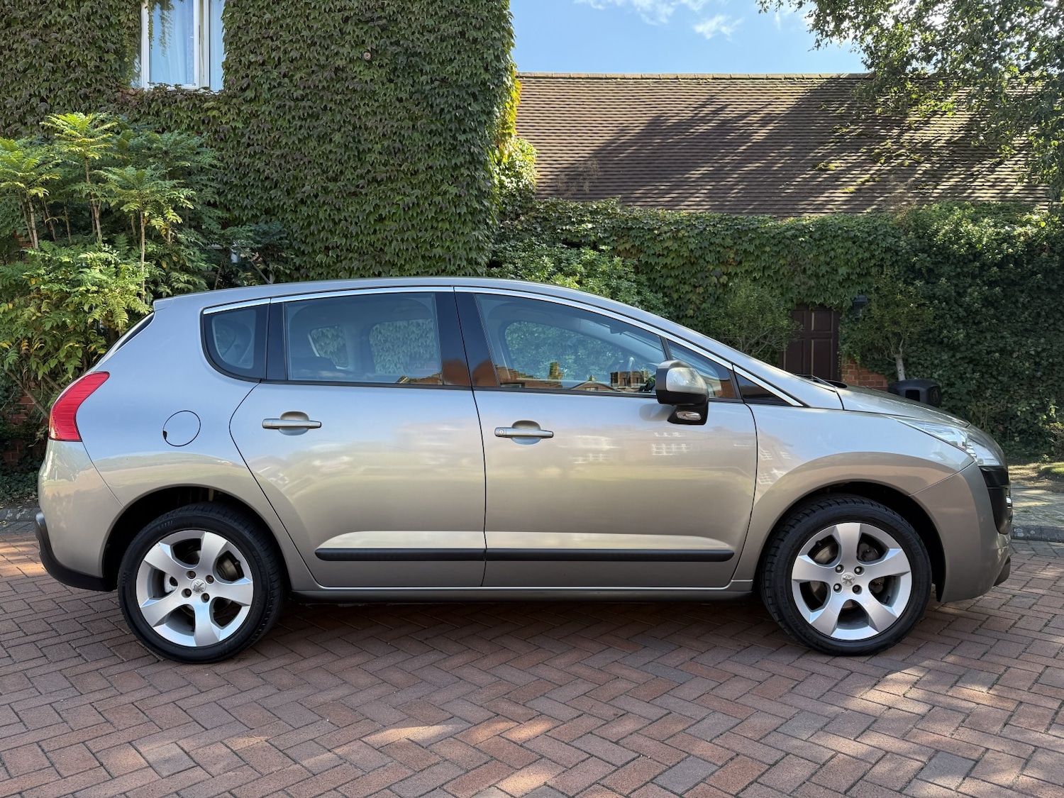 Used Peugeot 3008 2010 for sale - 77536021: Photo 3