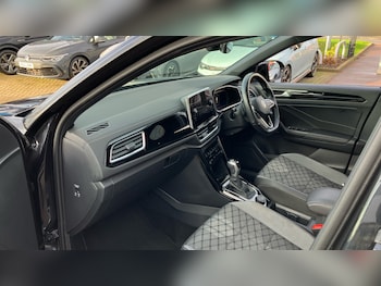 Used Volkswagen T-Roc 2022 for sale - 76907678: Photo