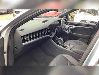 Used Volkswagen Touareg 2025 for sale - 76104625: Photo 2