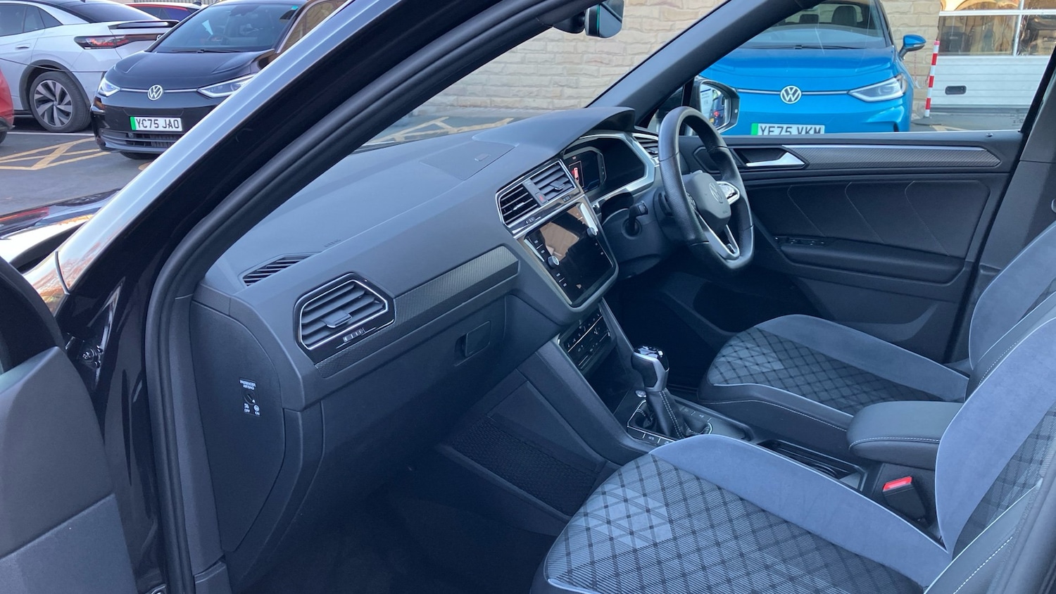 Used Volkswagen Tiguan 2024 for sale - 76940135: Photo 2