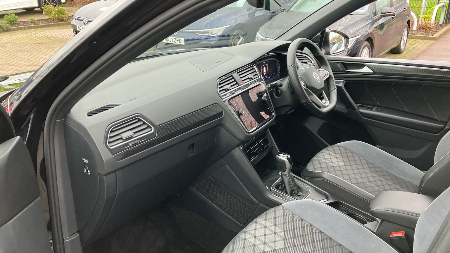 Used Volkswagen Tiguan 2024 for sale - 77273510: Photo 2