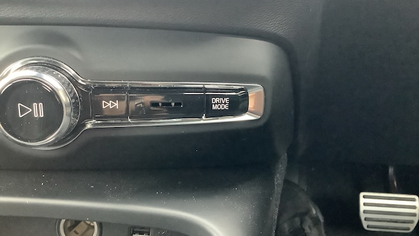 Used Volvo XC40 2021 for sale - 76100841: Photo 32