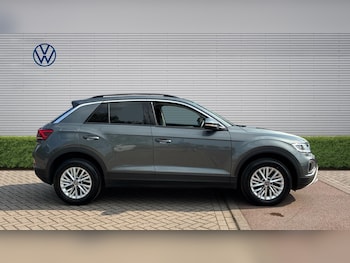 Used Volkswagen T-Roc 2023 for sale - 79053735: Photo