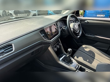 Used Volkswagen T-Roc 2021 for sale - 79124216: Photo