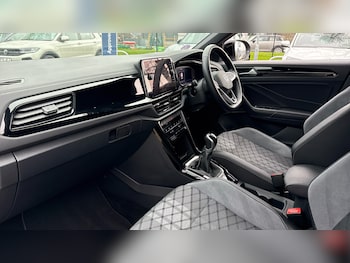 Used Volkswagen T-Roc 2024 for sale - 77775058: Photo