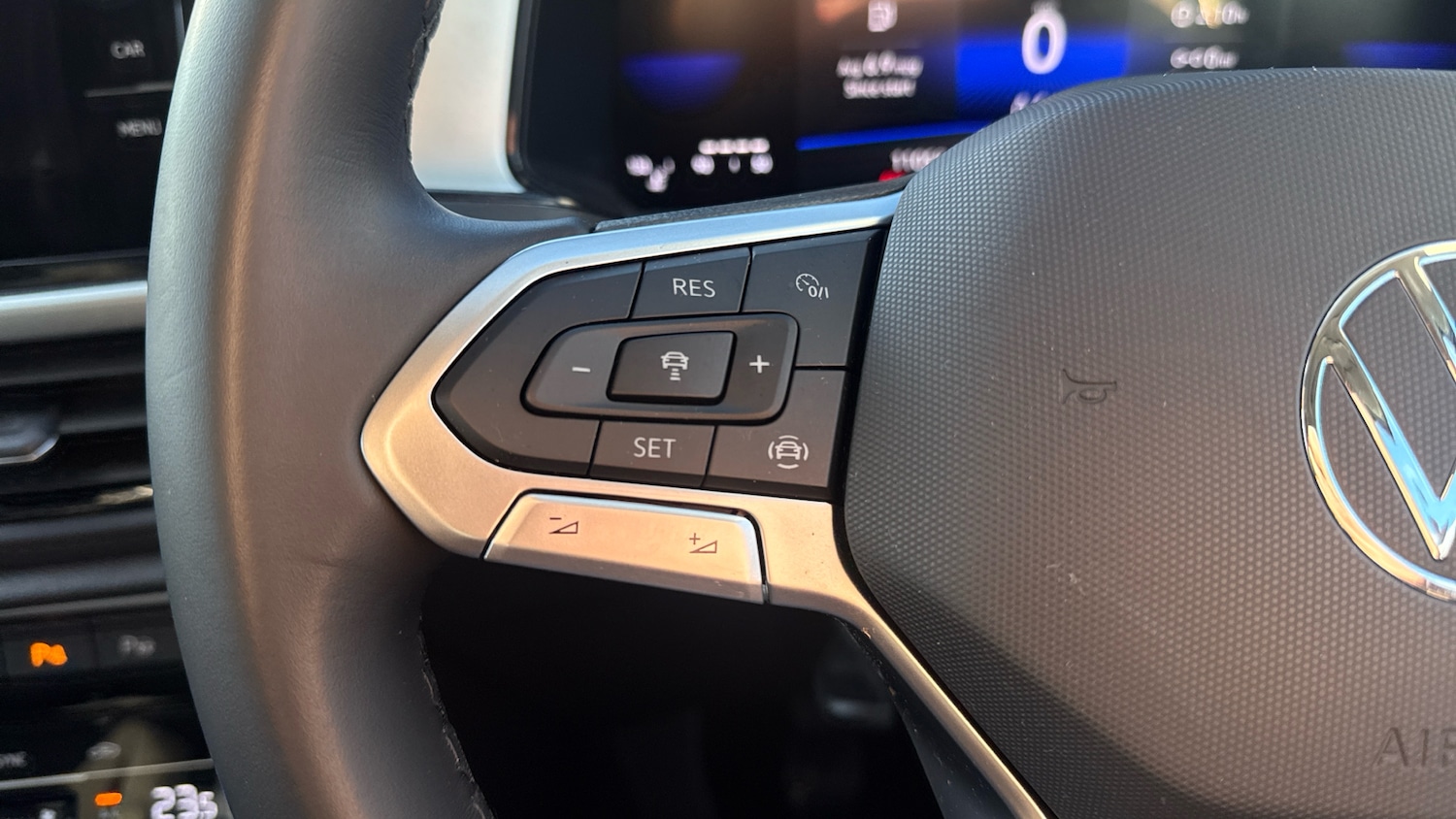 Used Volkswagen T-Roc 2023 for sale - 77225677: Photo 17