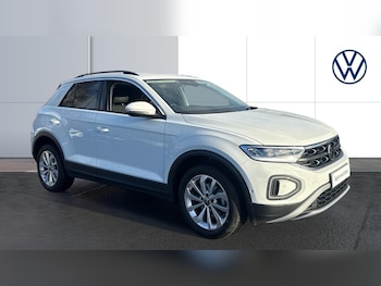 Used Volkswagen T-Roc 2023 for sale - 77225677: Photo