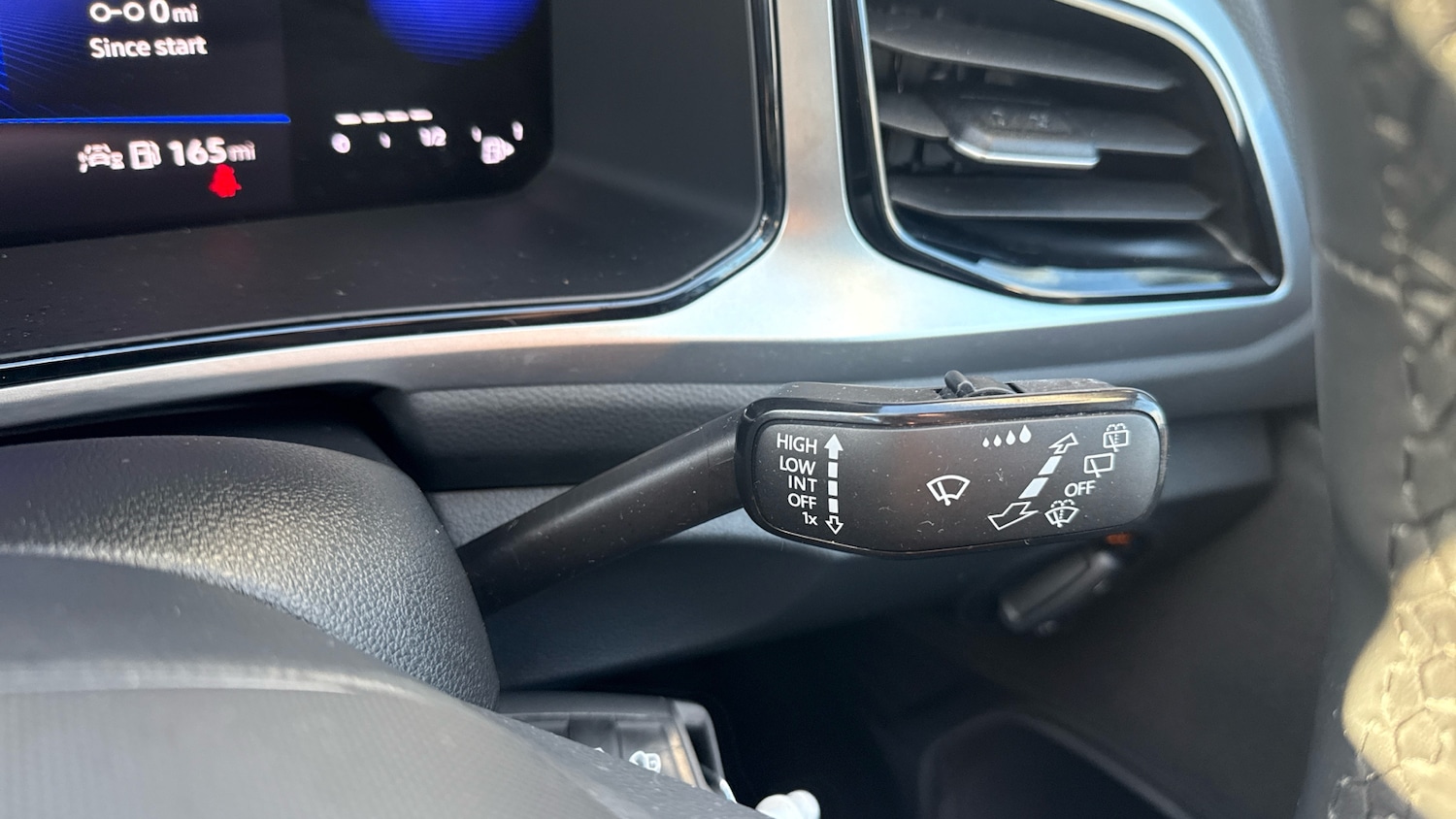 Used Volkswagen T-Roc 2023 for sale - 77225677: Photo 33