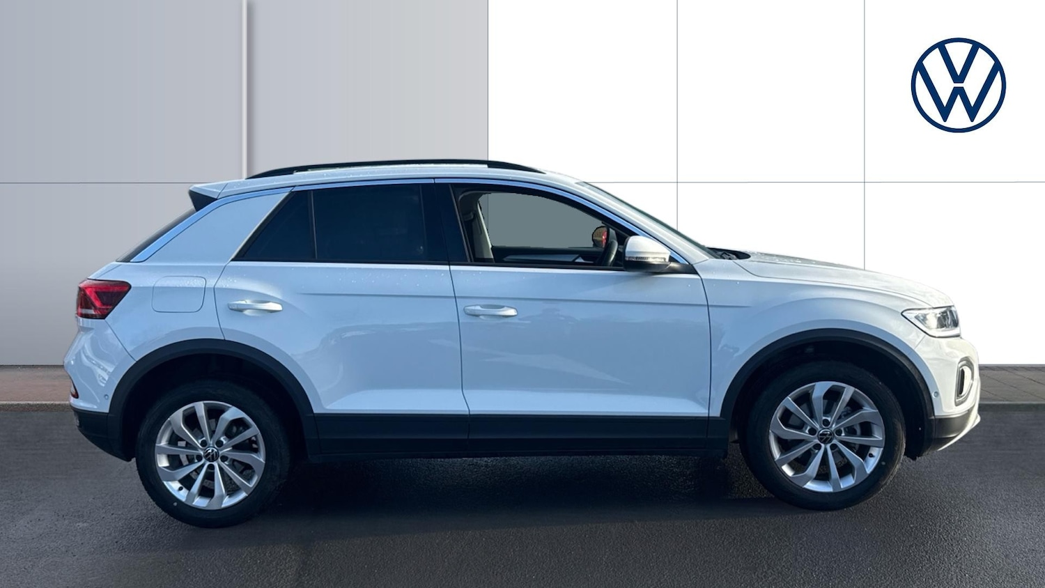 Used Volkswagen T-Roc 2023 for sale - 77225677: Photo 4