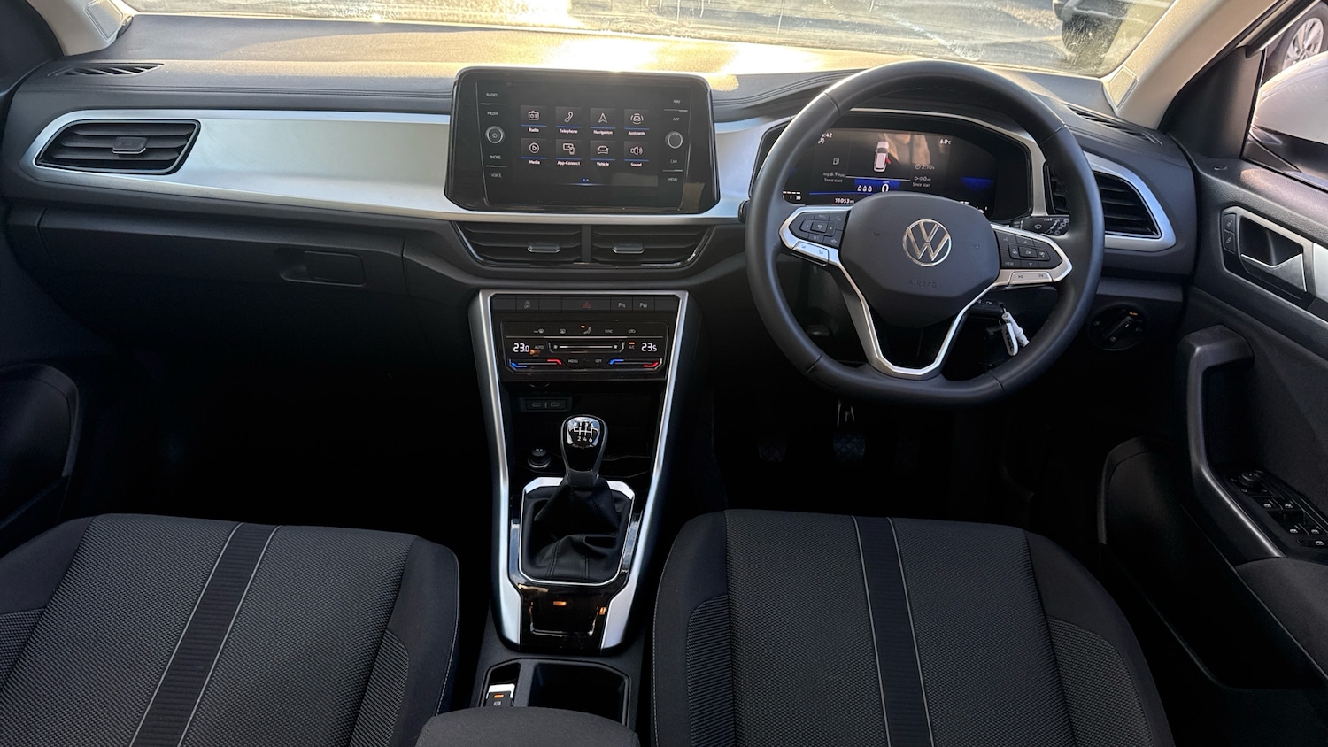 Used Volkswagen T-Roc 2023 for sale - 77225677: Photo 9