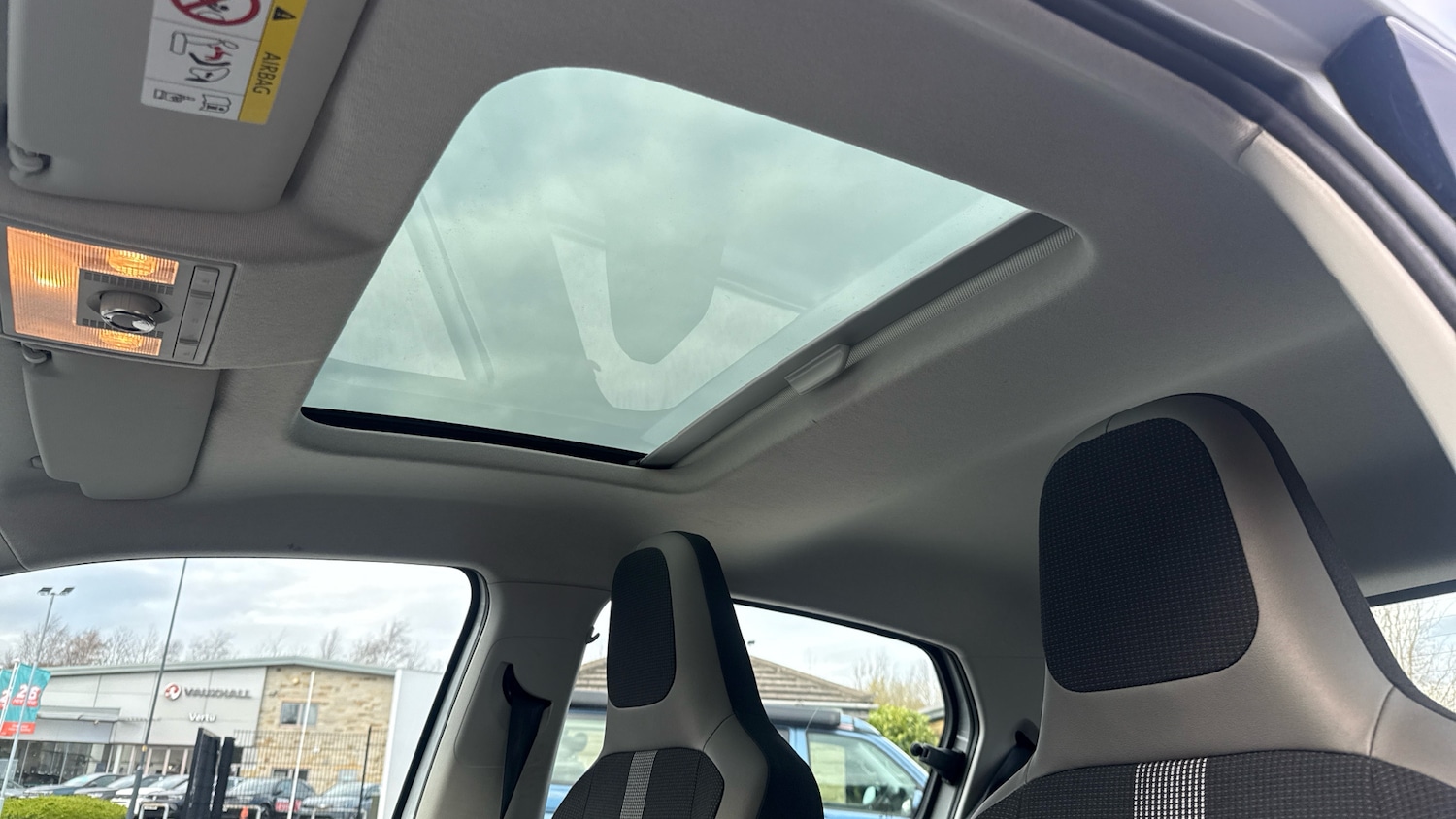 Used Volkswagen up! 2017 for sale - 78132147: Photo 27