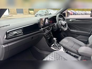 Used Volkswagen T-Roc 2025 for sale - 76075763: Photo 2