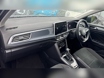 Used Volkswagen T-Roc 2023 for sale - 77988953: Photo