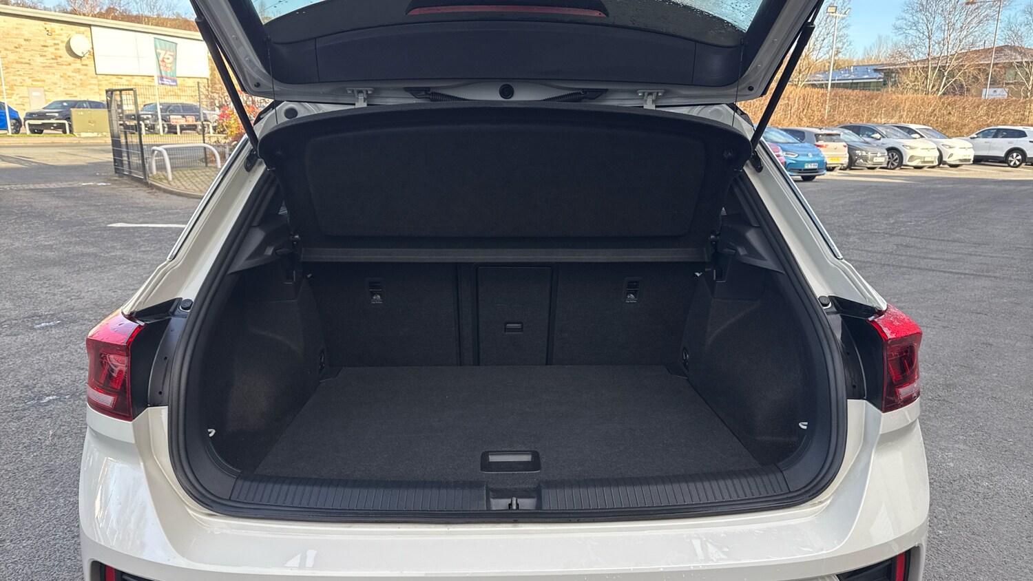 Used Volkswagen T-Roc 2023 for sale - 77973177: Photo 20