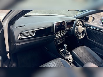 Used Volkswagen T-Roc 2023 for sale - 77973177: Photo