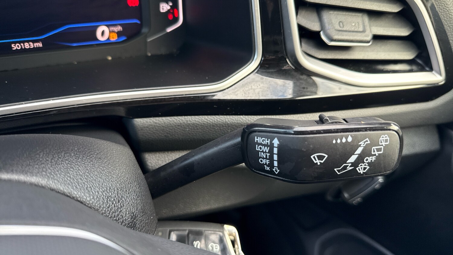 Used Volkswagen T-Roc 2023 for sale - 77973177: Photo 32