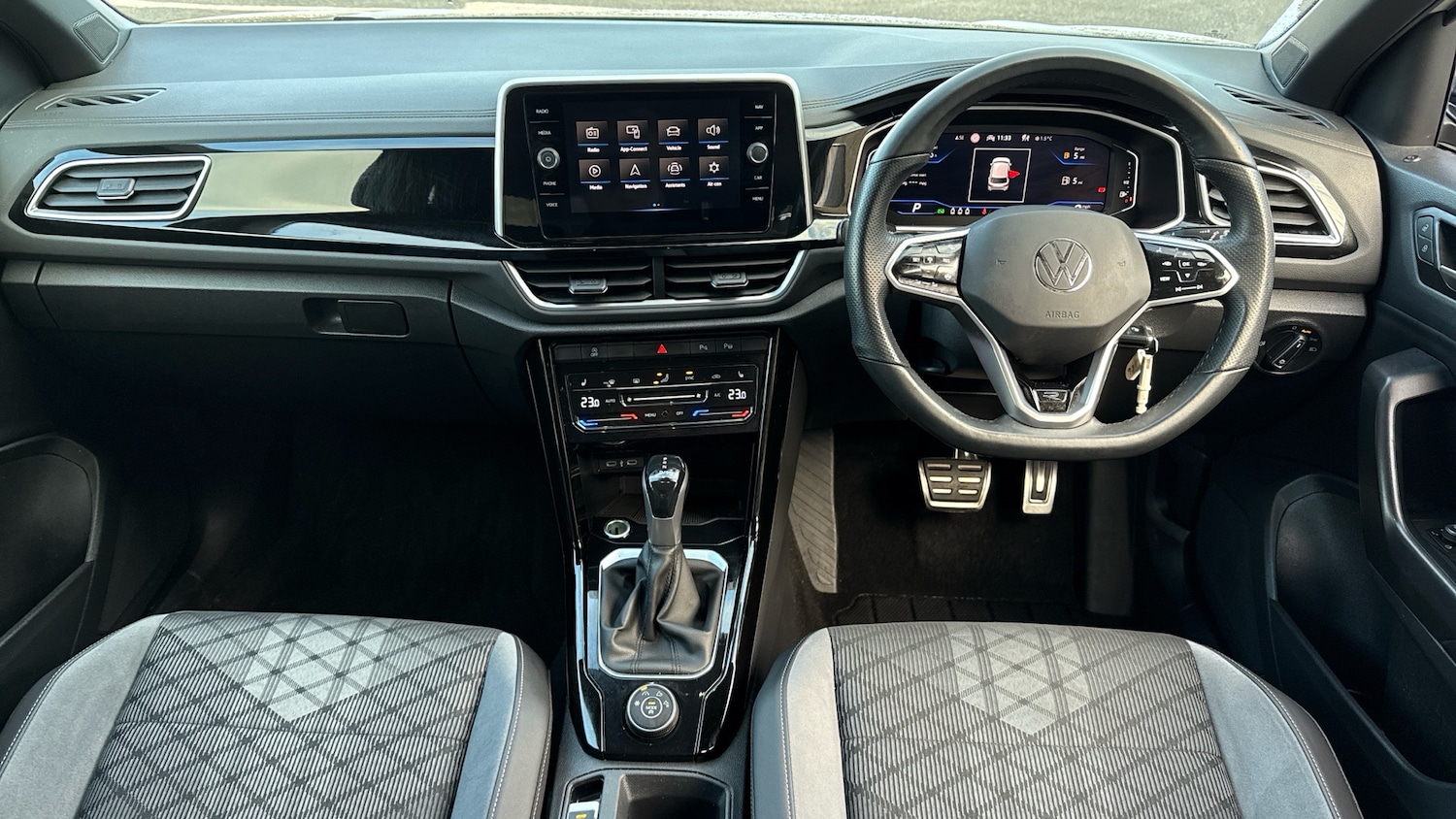 Used Volkswagen T-Roc 2023 for sale - 77973177: Photo 9