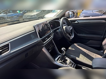 Used Volkswagen T-Roc 2023 for sale - 79081711: Photo