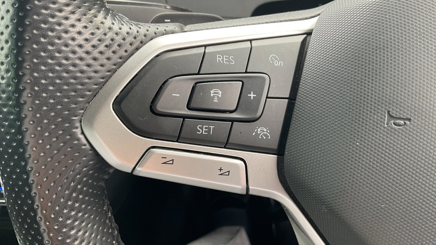 2020 Volkswagen Passat 1.5 TSI EVO R-Line 5dr DSG Petrol Estate Estate Petrol Au - Picture 17 of 24